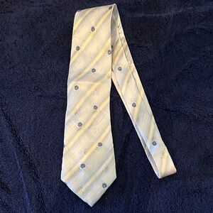 Classic Cream Floral Tie